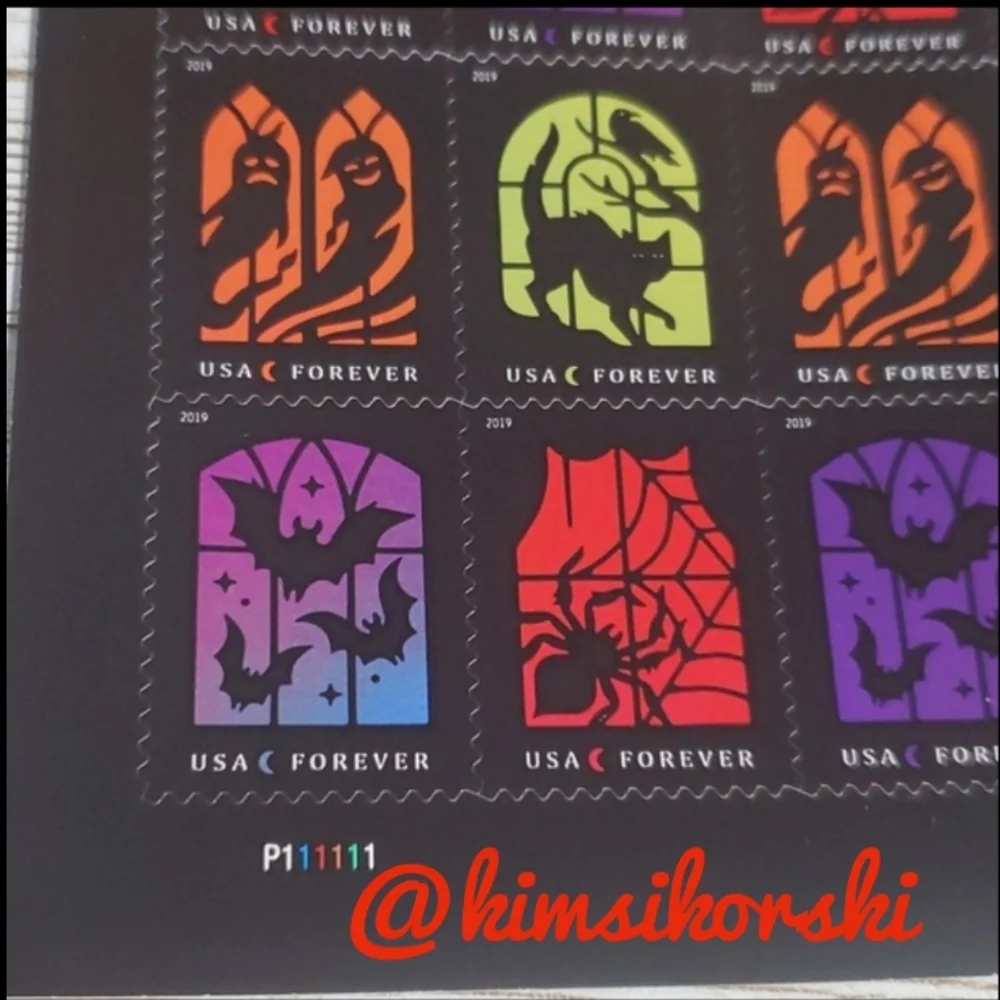 100 Spooky Silhouettes 2019 Forever Postage Stamps USPS Holo Foil Halloween - Picture 5 of 8